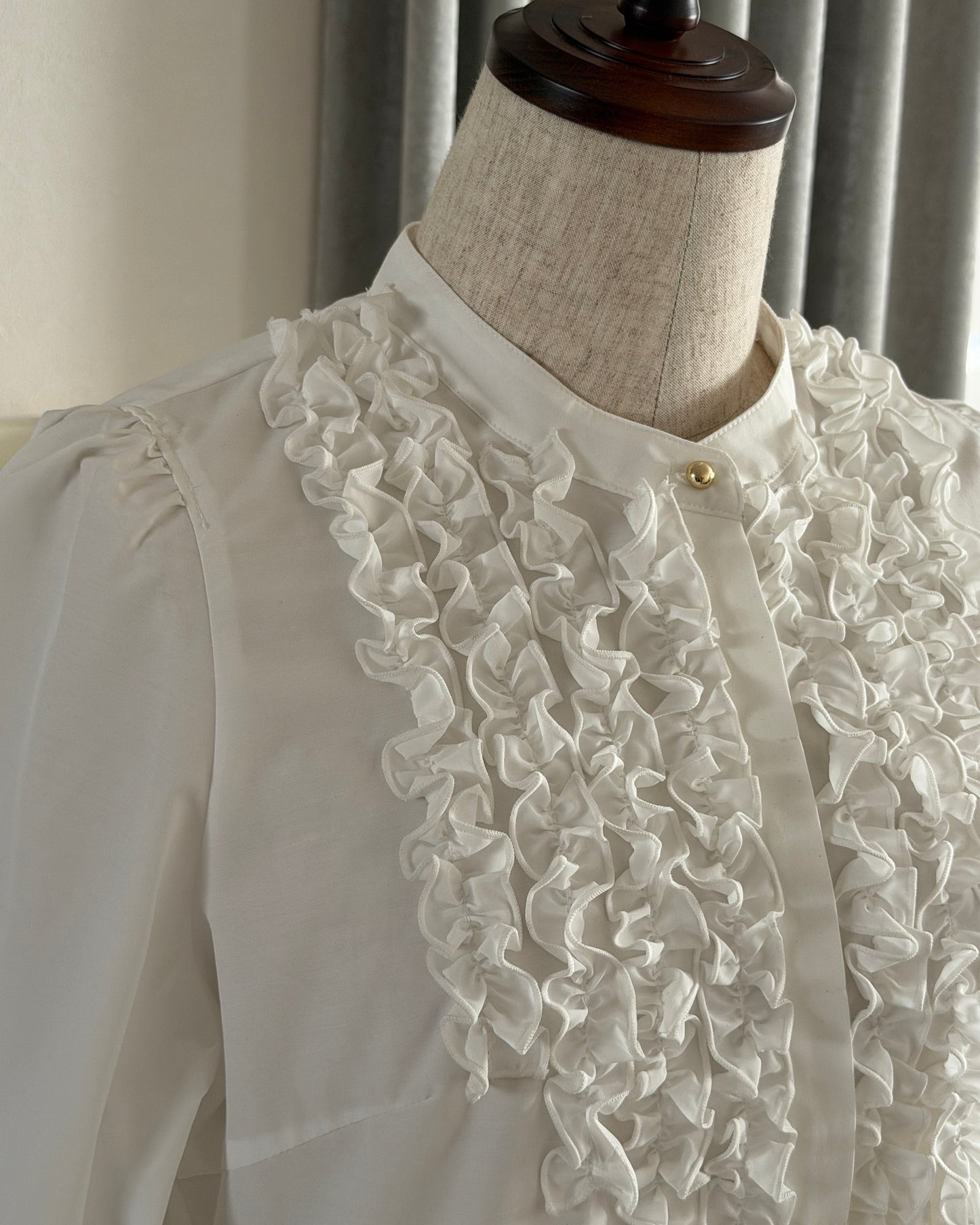 Petal Frill Half-sleeve Blouse