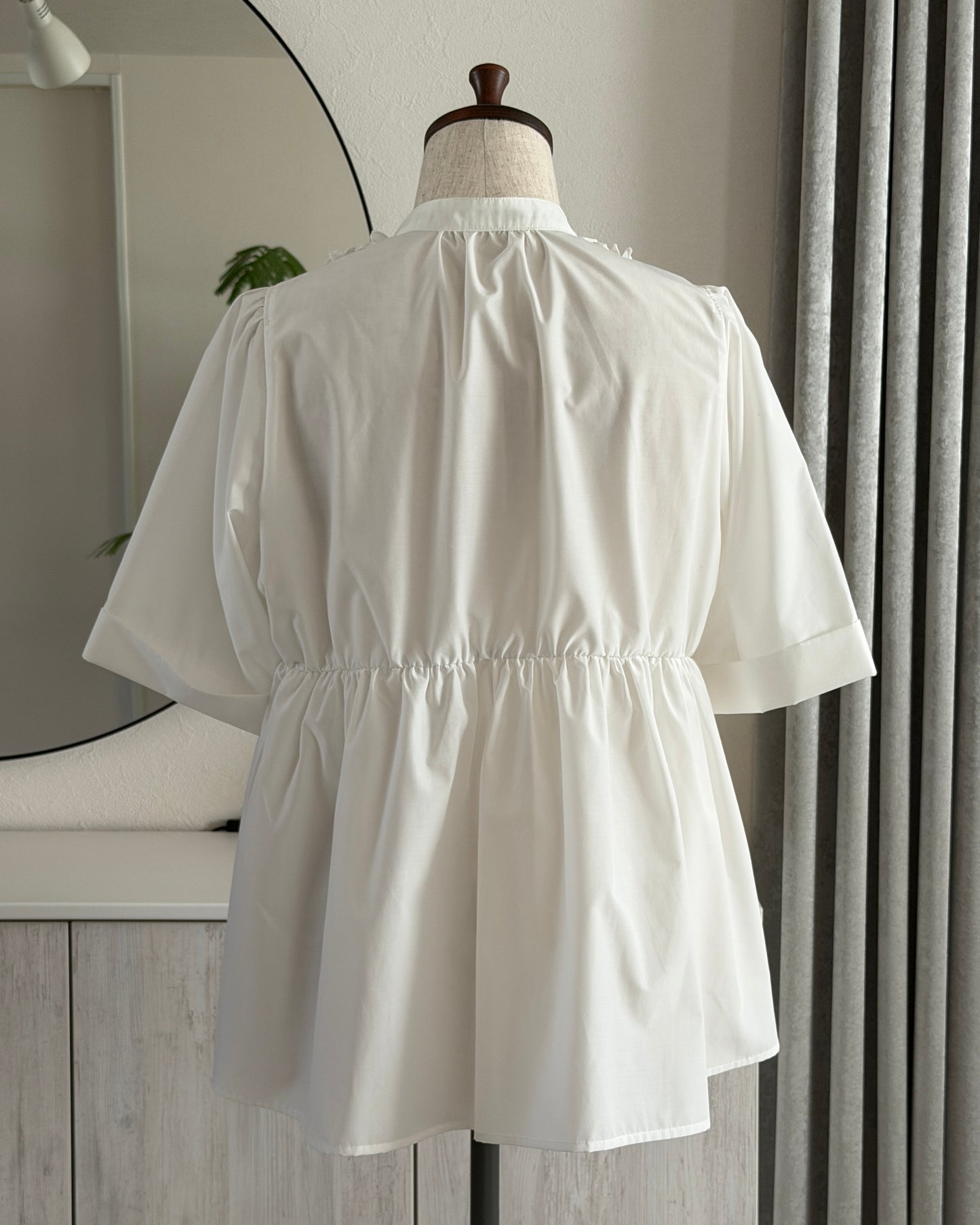 Petal Frill Half-sleeve Blouse