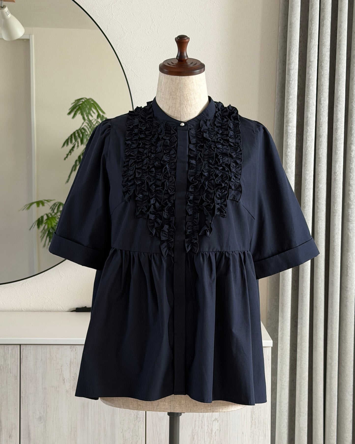Petal Frill Half-sleeve Blouse